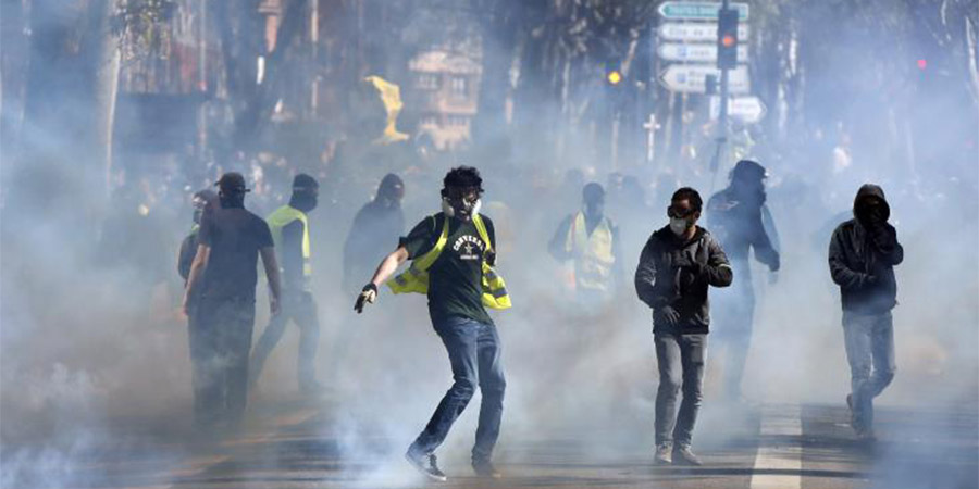 ΓΑΛΛΙΑ: Ταραχές σε διαδήλωση των 'κίτρινων γιλέκων' στο Παρίσι και 154 συλλήψεις